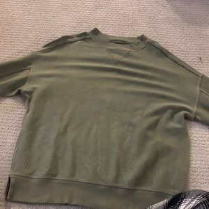 Aerie woman’s  Crewneck Sweater in Olive